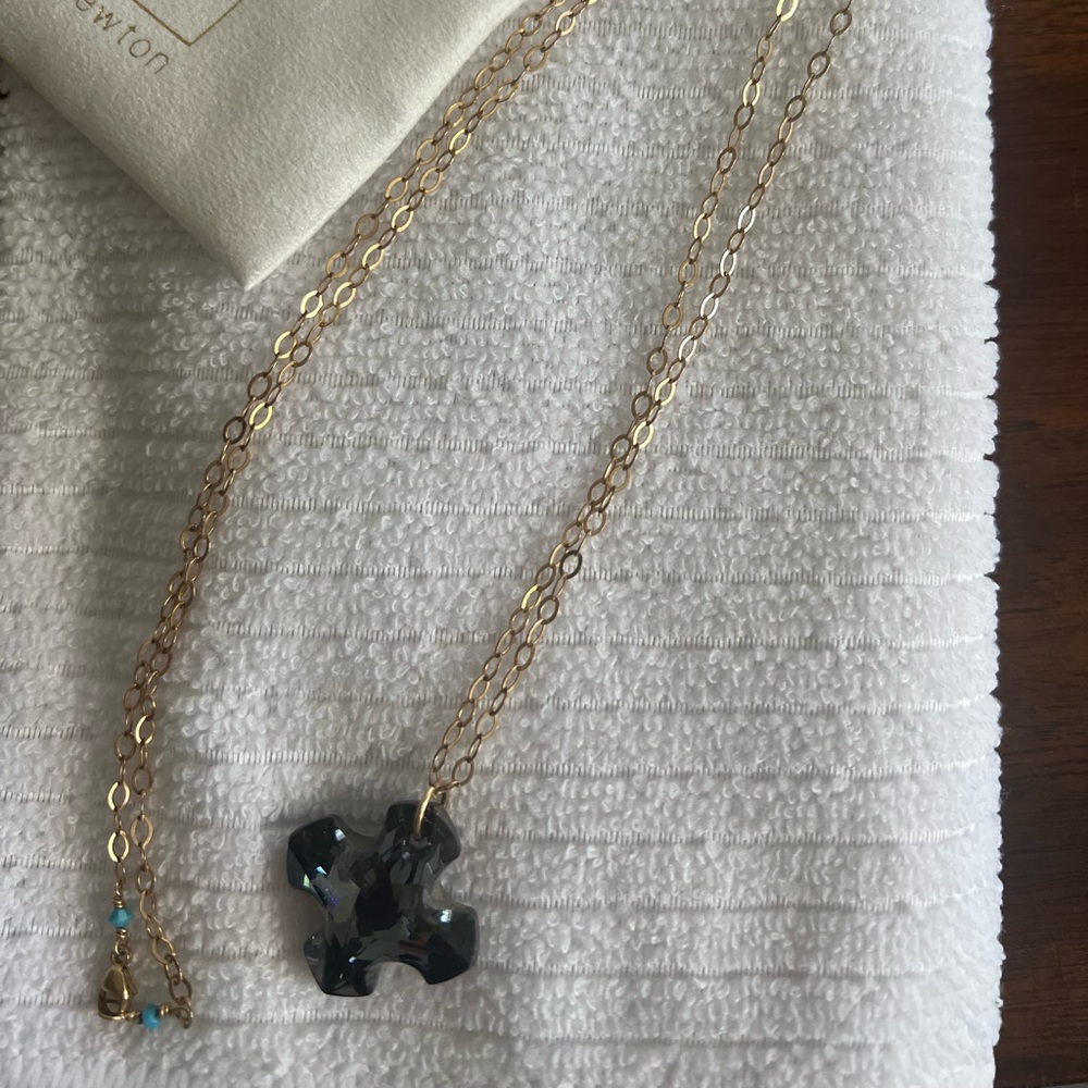 ENewton long Necklacw